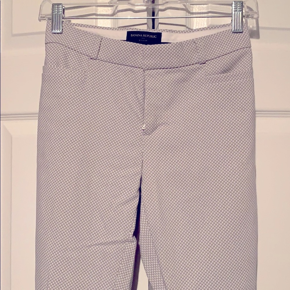Banana Republic Sloan Fit 6P blue and white dots